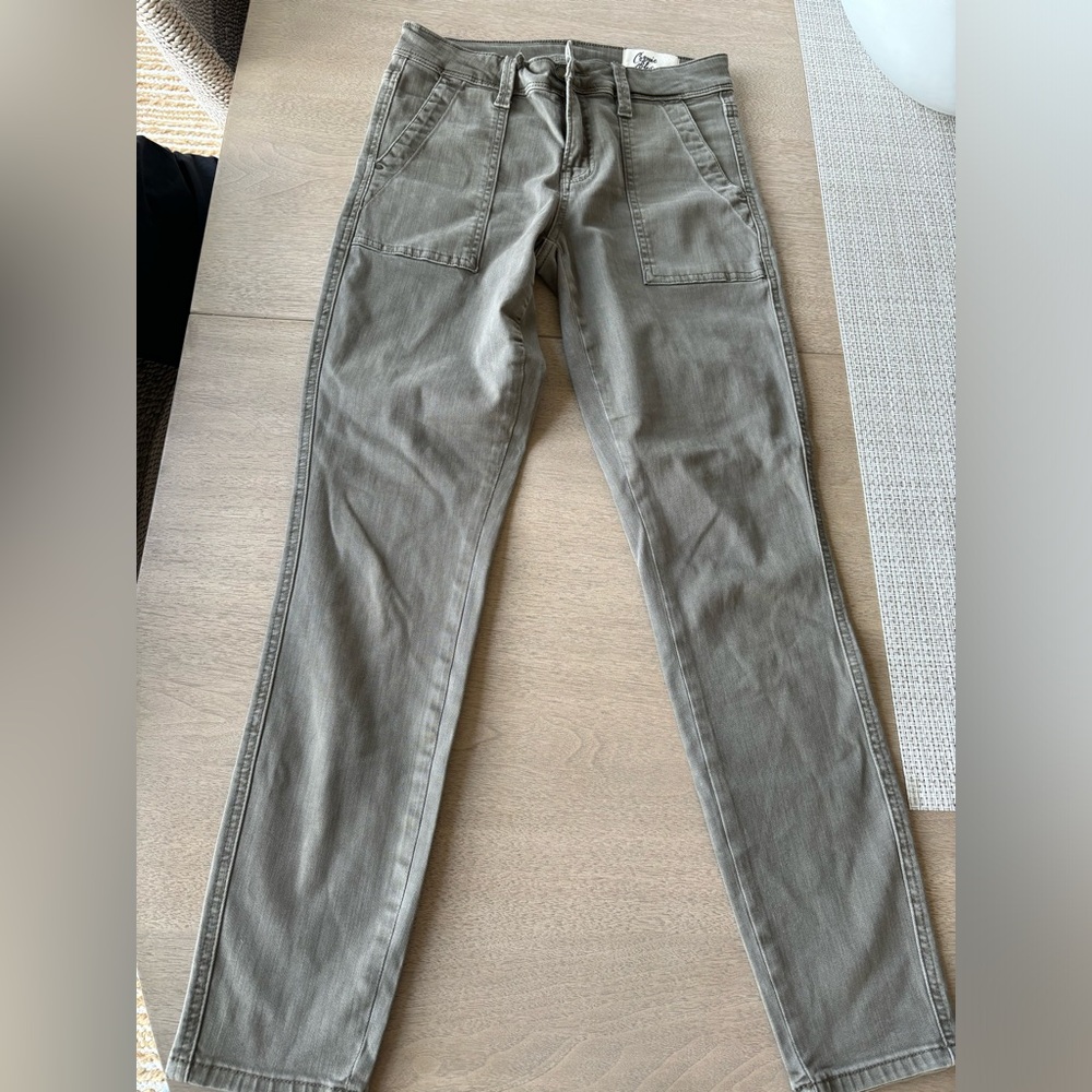 Light olive green/gray